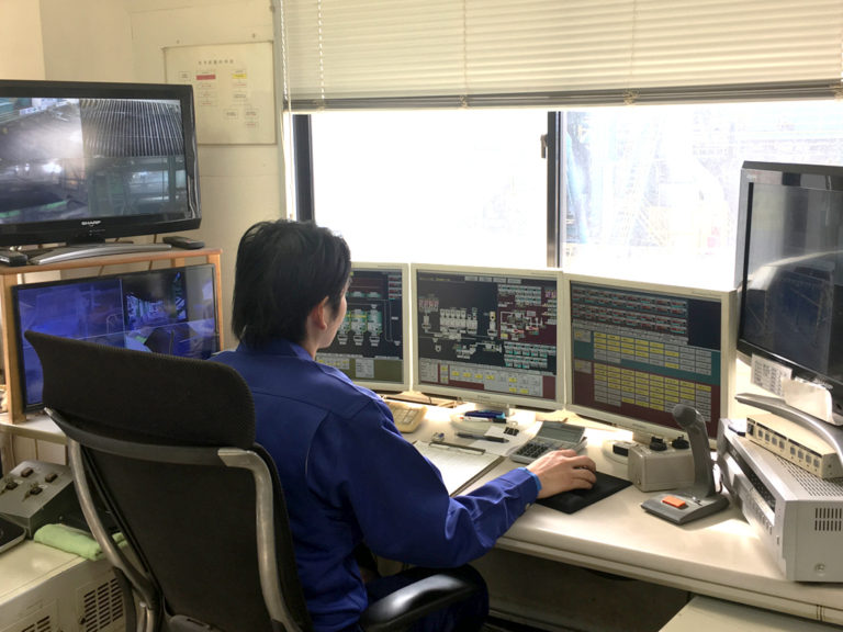 安定的かつ高品質なアスファルト合材を製造し、出荷